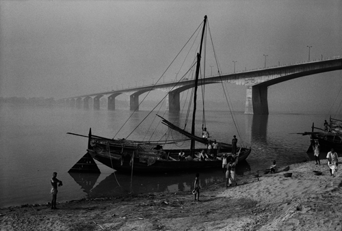 © Don McCullin - Sandboats on the Ganges - 31-Studio Platinum Print
